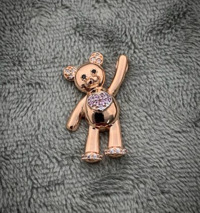 Dije de  Oso Con Swarovskis Lila y blancos en Oro Rosados  18K 2.25gr