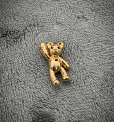 Dije De Oso Con Swarovski Negro Y Fucsia Oro Amarillo 18K 1.5 gr 1.5 cm