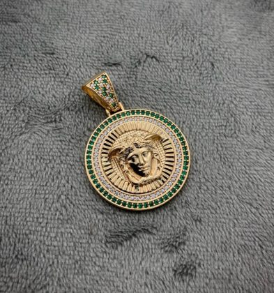 Dije De Medusa Con Swarovski Verde Oro Amarillo 18k 7.5gr 3.8cm