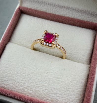 Solitario Con Swarovski Fucsia Oro Amarillo 18k 3.6gr # 7 1/2