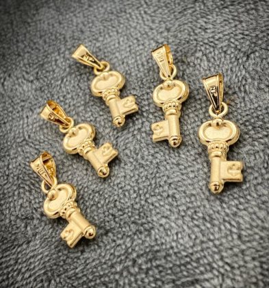 Dije De Llave Oro Amarillo 18k 0.5gr 2.0 cm