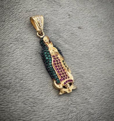 Dije de la virgen de guadalupe con Swarovskis  multicolor en Oro Amarillo 18K 3.8gr