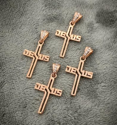 Dije De Cruz Jesús Con Swarovski Blanco Oro Rosa 18k 1.0gr 2.5cm