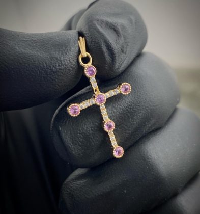 Dije De Cruz Con Swarovski Rosado Oro Amarillo 18k 1.1gr 2.8cm