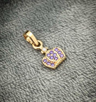 Dije De Corona Con Swarovski Morado Oro Amarillo 18k 0.9gr 1.5cm
