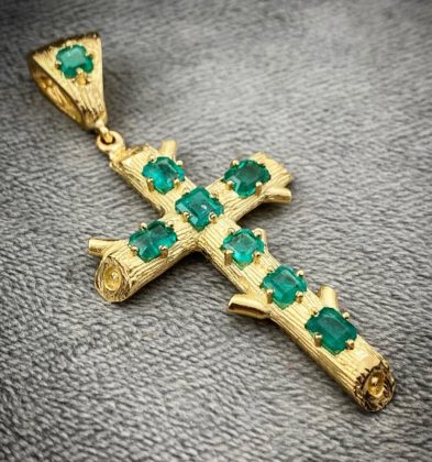 Dije De Cruz Con 270 Pts De Esmeraldas Oro Amarillo 18k 18.6gr 6 cm