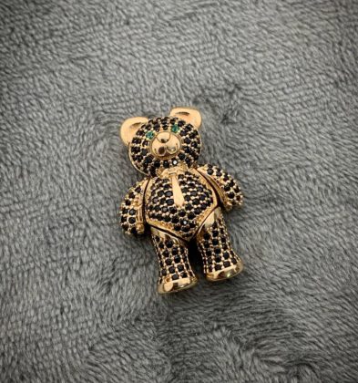 Dije de Oso Con Swarovskis negros en Oro Amarillo  18K 7.45gr