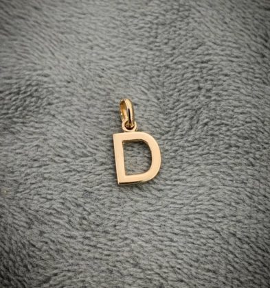 Dije De Letra D Con Lisa Oro Amarillo 18K 0.6 gr 1.4 cm
