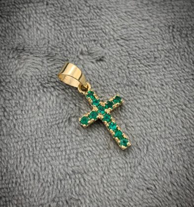Dije De Cruz Con 0.33Qlt De Esmeralda Oro Amarillo 18k 1.65gr 2.6cm