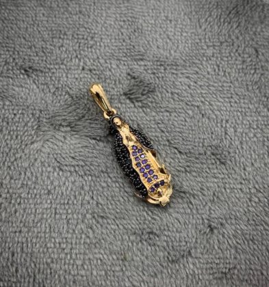 Dije De Virgen De Guadalupe Con Swarovski Morado Oro Amarillo 18k 2.4gr 3cm