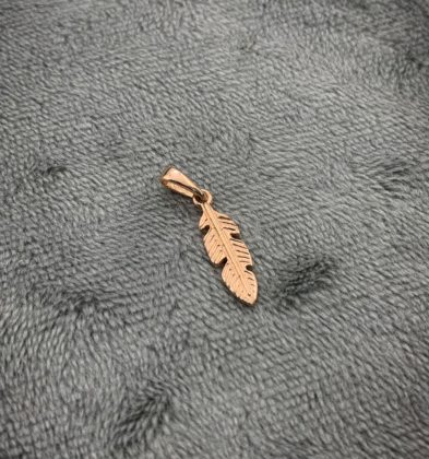 Dije De Pluma Oro Rosado 18k 0.8gr 2.0 cm