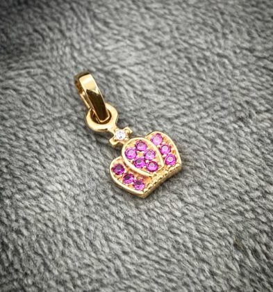 Dije De Corona Con Swarovski Fucsia Oro Amarillo 18k 0.9gr 1.5cm