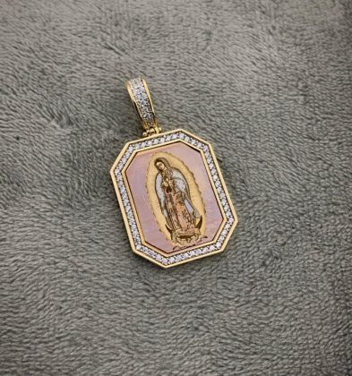 Dije En Placa De La Virgen De Guadalupe Con Swarovski Blanco En Oro Amarillo 18K Italy  5.0gr