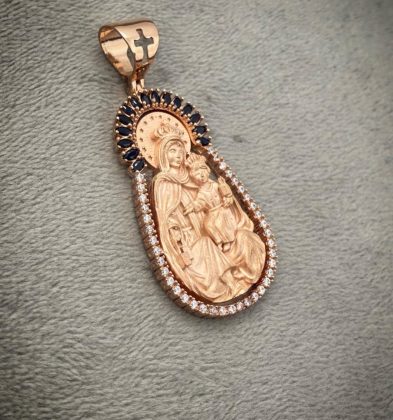 Dije de la Virgen del Carmen con Swarovskis Negros y blancos en Oro Rosado 18K 11.5gr