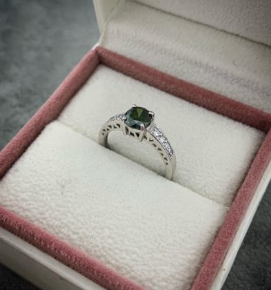 Anillo Con 94pts Diamante Central, 14pts Diamante Lateral Oro Blanco 18k 3.2gr Talla # 6 1/4