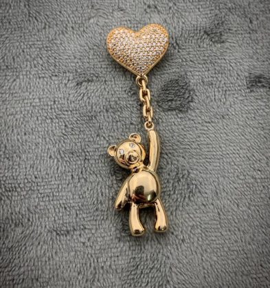 Dije de Corazón con Oso Con Swarovskis blancos en Oro Amarillo  18K 6.85gr