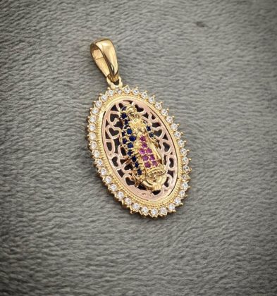 Dije en placa de la virgen de guadalupe con Swarovskis  multicolor en Oro Amarillo 18K 4.25gr