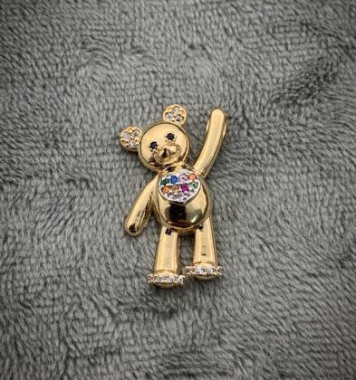 Dije de  Oso Con Swarovskis Multicolor en Oro Amarillo  18K 2.4gr