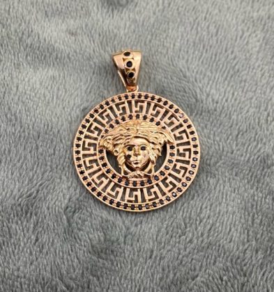 Dije De Medalla Medusa Con Swarovski Oro Rosado 18K 6.5 gr 3.8 cm