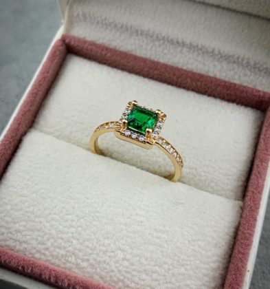 Solitario Con Swarovski Verde Oro Amarillo 18k 3.4gr # 7 1/2