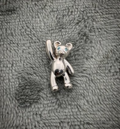 Dije De Oso Con Swarovski Verde Oro Blanco 18K 1.3 gr 1.5 cm