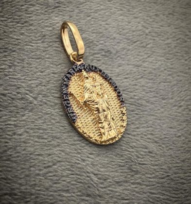Dije de Placa de la Virgen Maria Auxiliadora en Oro Amarillo 18K 3.5gr