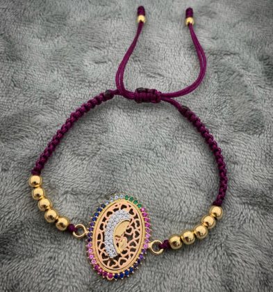 Pulsera En Hilo Morado Con Herraje De Virgen De Guadalupe Con Swarovski Oro Amarillo Y Rosado 18k