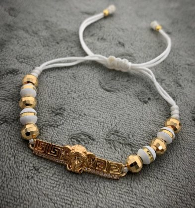 Pulsera En Hilo Blanco Con Herraje De Medusa Con Swarovski Blanco Oro Amarillo 18k