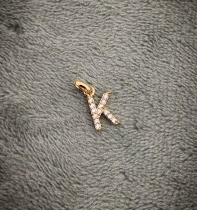 Dije De Letra K Con Swarovski Oro Amarillo 18K 0.45 gr 1.5 cm
