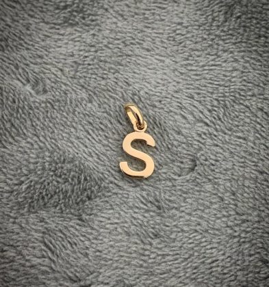 Dije De Letra S Lisa Oro Amarillo 18K 0.5 gr 1.4 cm