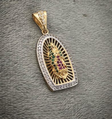 Dije en placa de la virgen de guadalupe con Swarovskis  multicolor en Oro Amarillo 18K 4.0gr