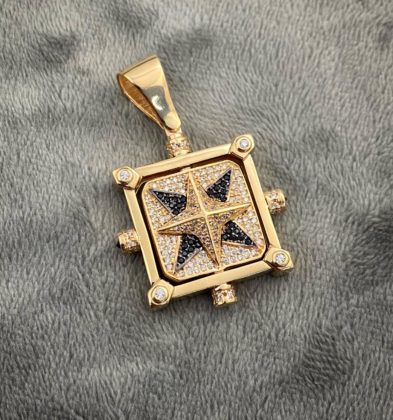 Dije De Estrella Con Movimientos Y Swarovski Oro Amarillo 18K 21.0 gr 4.5 cm