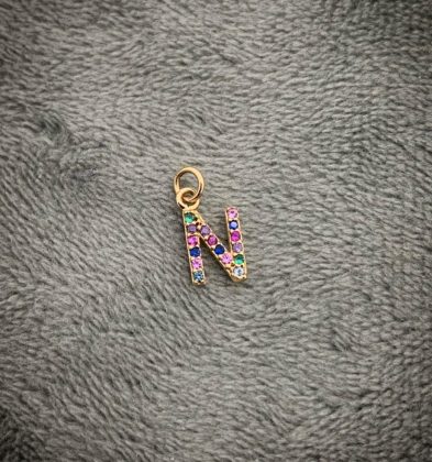 Dije De Letra E Con Swarovski Oro Amarillo 18K 0.4 gr 1.2 cm