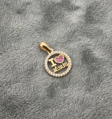 Dije con la palabra “I Love jesus” con swarovskis multicolor en Oro Amarillo 18K 1.55gr