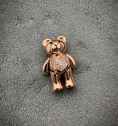 Dije de Oso Con Swarovskis Blancos en Oro Rosado  18K 6.55gr
