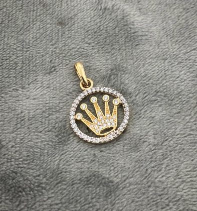 Dije de Corona con Swarovskis blancos en Oro Amarillo 18K 2.15gr