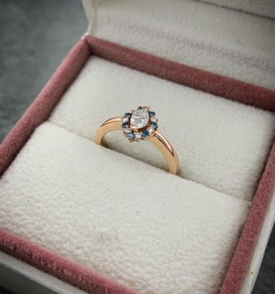 Anillo Con 25pts Marquiz, 10pts Diamante Azul, 10pts Diamante Blanco Oro Rosa 18k 3.6gr Talla # 5