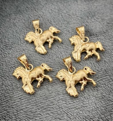 Dije De Caballo Oro Amarillo 18k 0.9gr 1.5cm