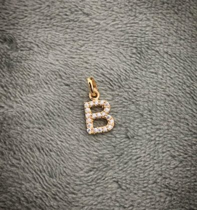 Dije De Letra B Con Swarovski Oro Amarillo 18K 0.55 gr 1.5 cm