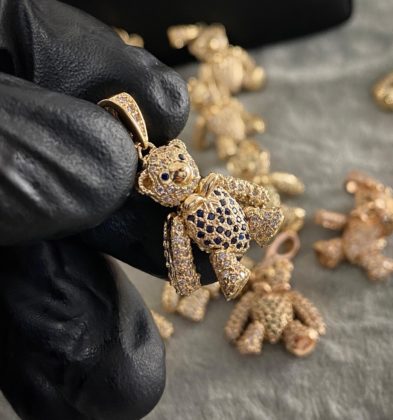 Dije De Oso Con Swarovski Blanco Y Azul Oro Amarillo 18k 750 7.5gr 3.0 cm