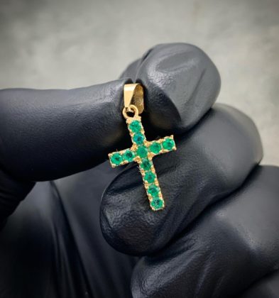 Dije De Cruz Con 0.42Qlt De Esmeralda Oro Amarillo 18k 1.8gr 2.6cm