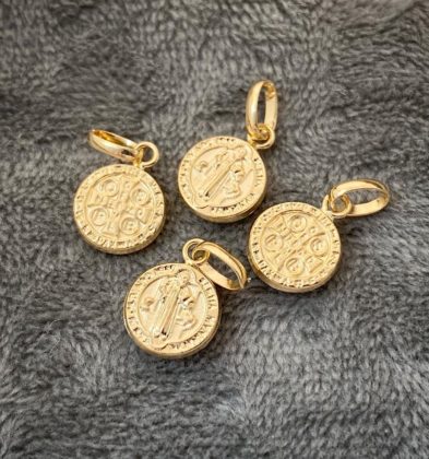 Dije De San Benito Oro Amarillo 18k 0.4gr 1.5 cm