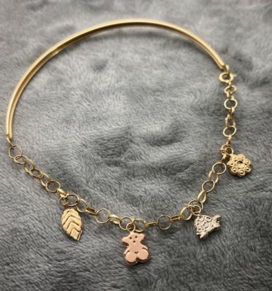 Pulso de PD con dijes  en Tres Oros 18K 3.8gr 20cm