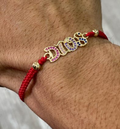 Pulsera En Hilo Rojo Con Herraje De Dios Con Swarovski Multicolor Oro Amarillo 18k